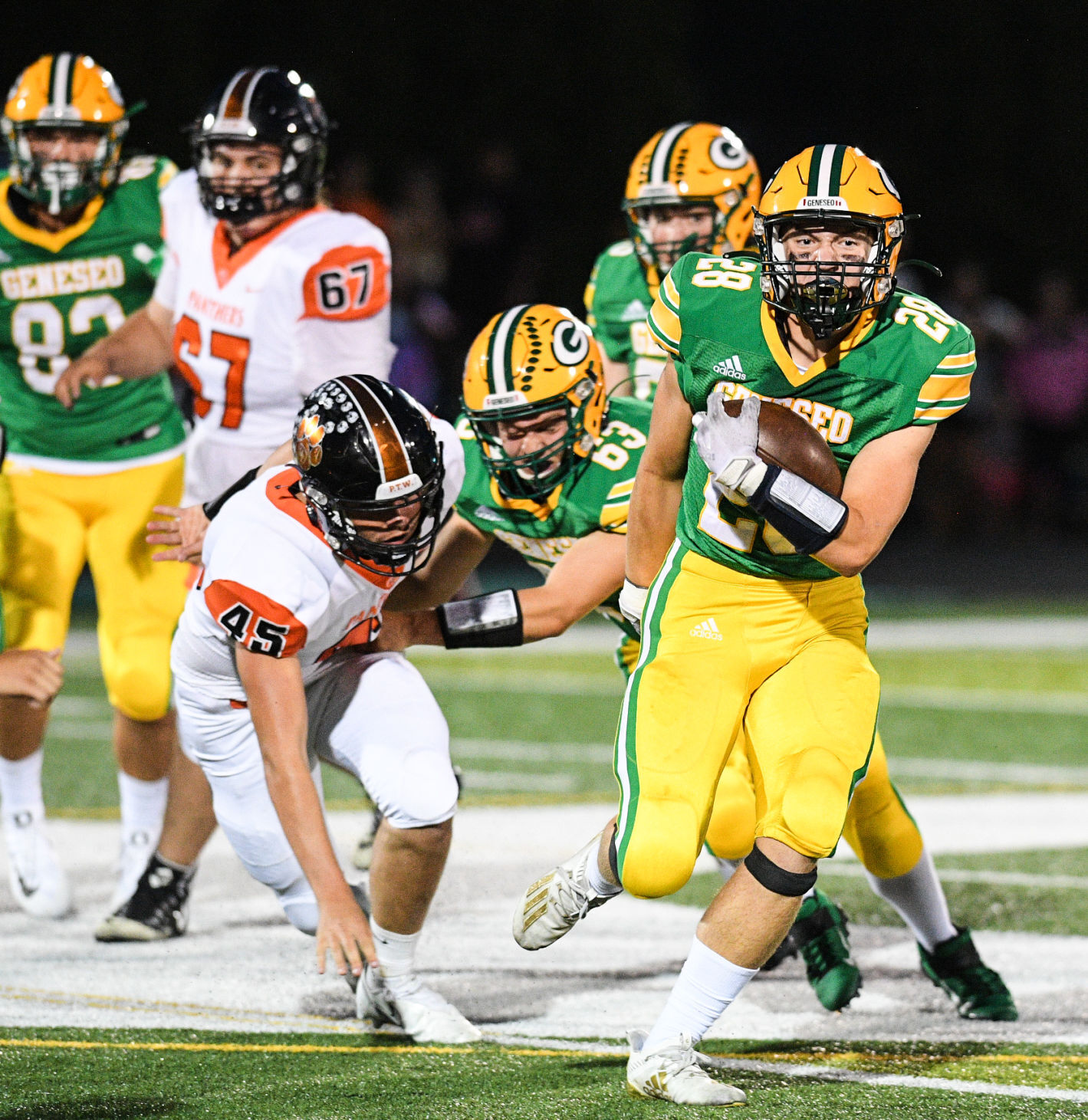 091021-qc-spt-ut-geneseo-fball-007